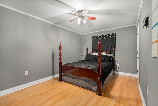 218 S Buffalo Avenue, Cleburne, TX 76033