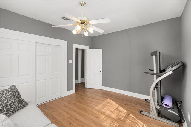 218 S Buffalo Avenue, Cleburne, TX 76033