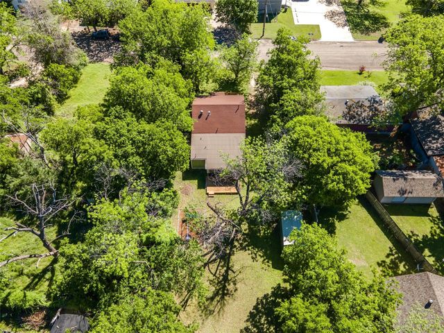 218 S Buffalo Avenue, Cleburne, TX 76033