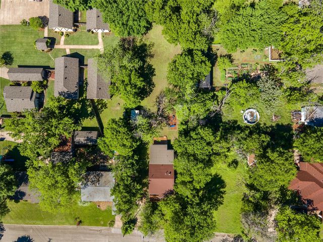 218 S Buffalo Avenue, Cleburne, TX 76033