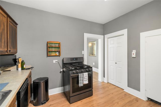 218 S Buffalo Avenue, Cleburne, TX 76033