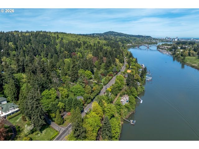 1911 S CAREY Ln, Portland, OR 97219