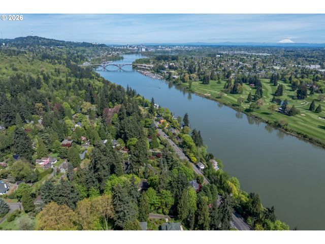 1911 S CAREY Ln, Portland, OR 97219