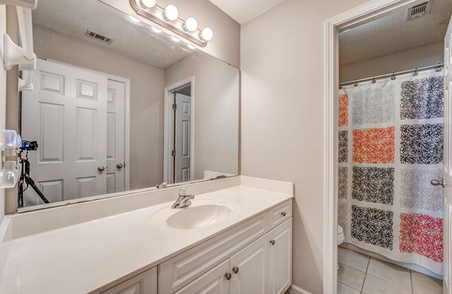 130 GARDEN SPRINGS DR, Oakland, TN 38060