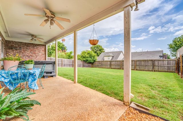 130 GARDEN SPRINGS DR, Oakland, TN 38060