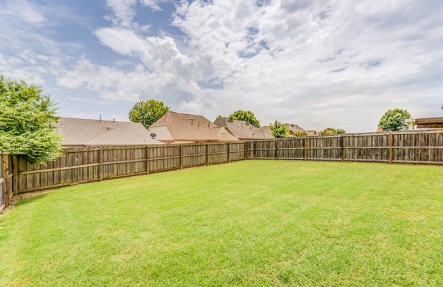130 GARDEN SPRINGS DR, Oakland, TN 38060