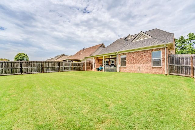 130 GARDEN SPRINGS DR, Oakland, TN 38060