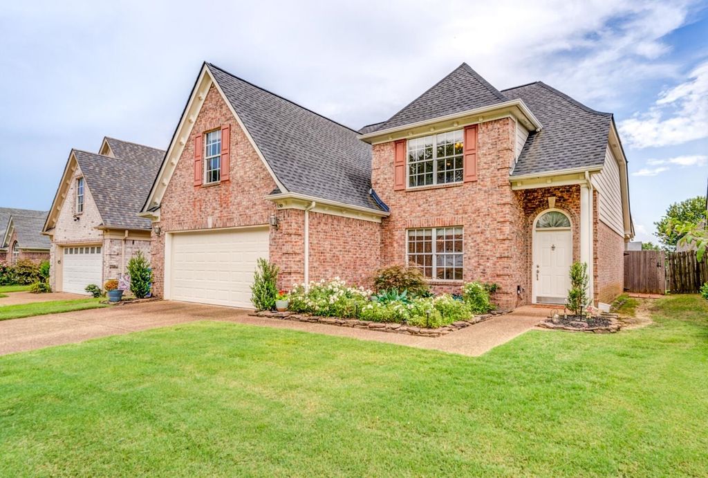 130 GARDEN SPRINGS DR, Oakland, TN 38060