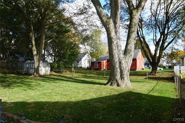 216 Crestwood Dr, Salina, NY 13212