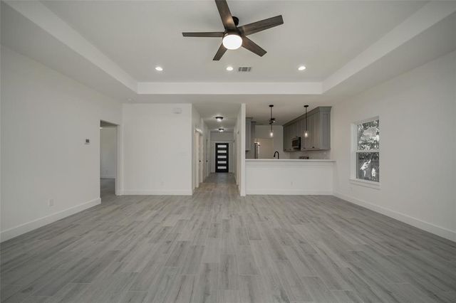 1199 S 3rd Street, Conroe, TX 77301