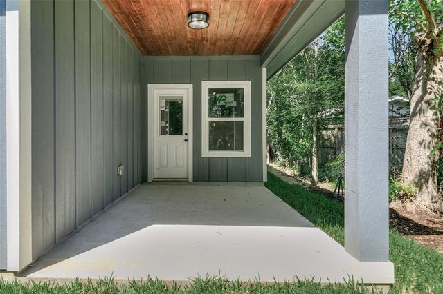 1199 S 3rd Street, Conroe, TX 77301
