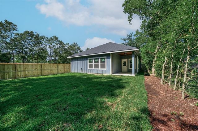 1199 S 3rd Street, Conroe, TX 77301