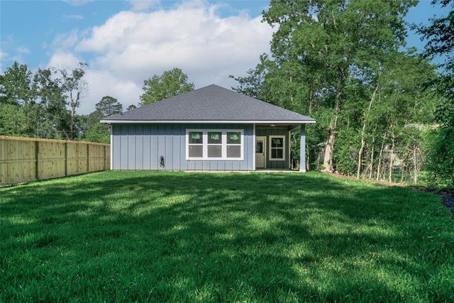 1199 S 3rd Street, Conroe, TX 77301