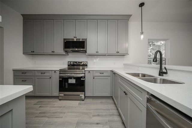 1199 S 3rd Street, Conroe, TX 77301