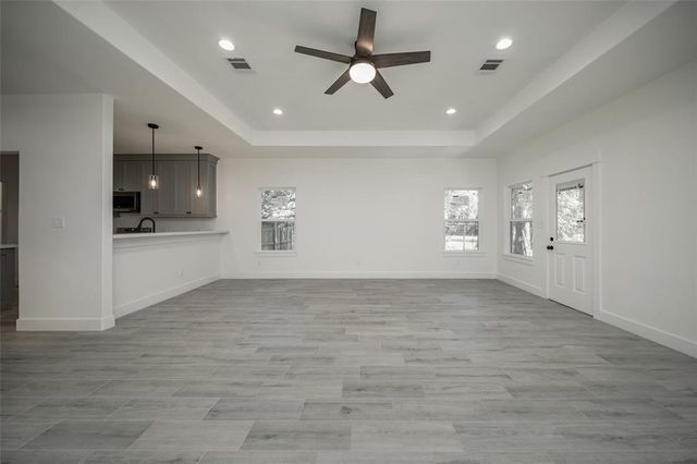 1199 S 3rd Street, Conroe, TX 77301