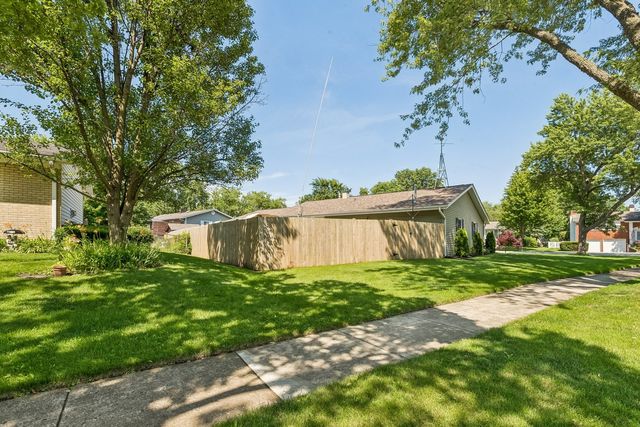 326 N Clark Drive, Palatine, IL 60074