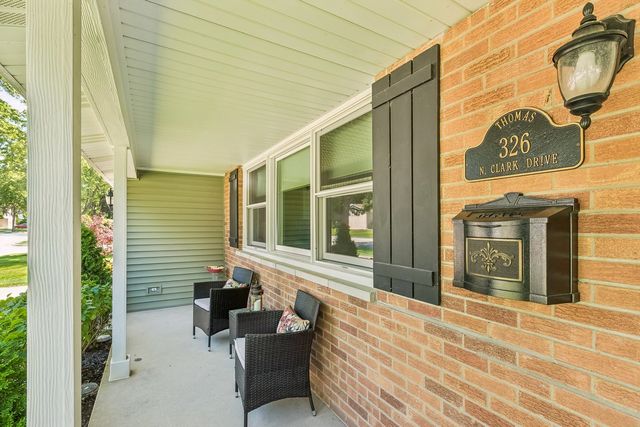 326 N Clark Drive, Palatine, IL 60074