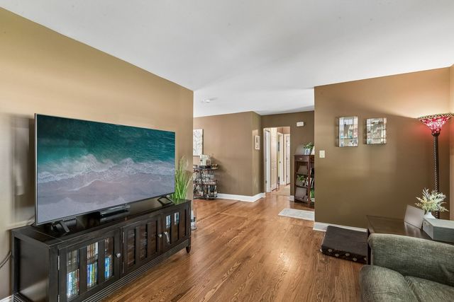 326 N Clark Drive, Palatine, IL 60074