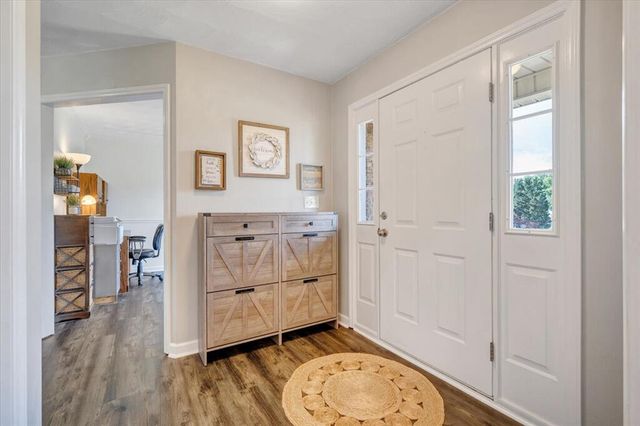 692 Brookfield LN, Roanoke, VA 24012