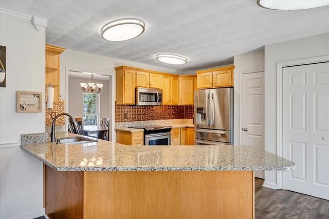 692 Brookfield LN, Roanoke, VA 24012