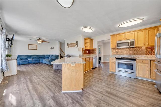 692 Brookfield LN, Roanoke, VA 24012