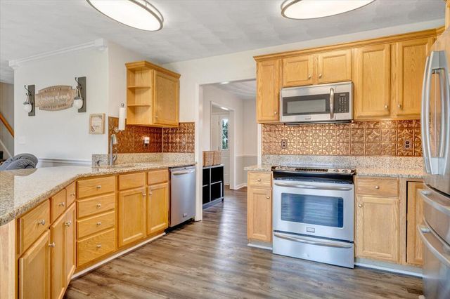 692 Brookfield LN, Roanoke, VA 24012