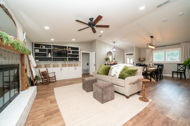 1200 Azalea Dr, Longview, TX 75605