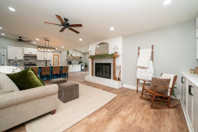 1200 Azalea Dr, Longview, TX 75605