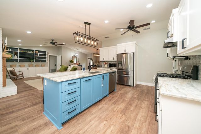 1200 Azalea Dr, Longview, TX 75605