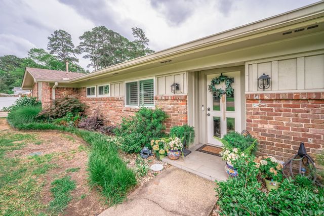 1200 Azalea Dr, Longview, TX 75605