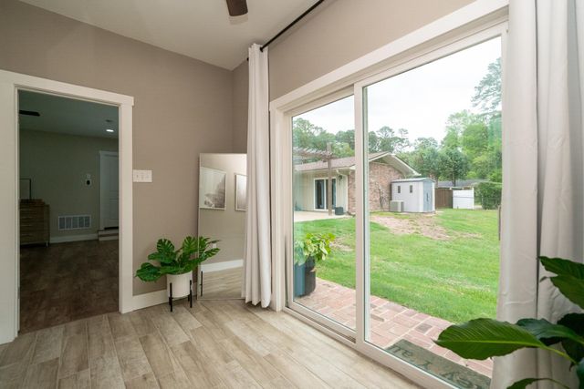 1200 Azalea Dr, Longview, TX 75605