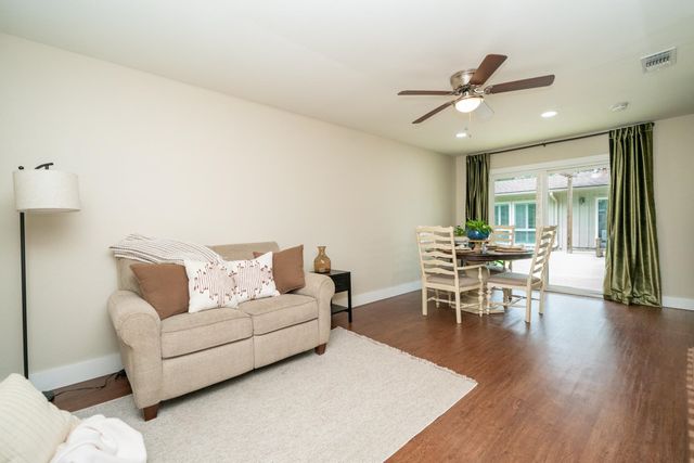1200 Azalea Dr, Longview, TX 75605