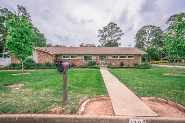 1200 Azalea Dr, Longview, TX 75605