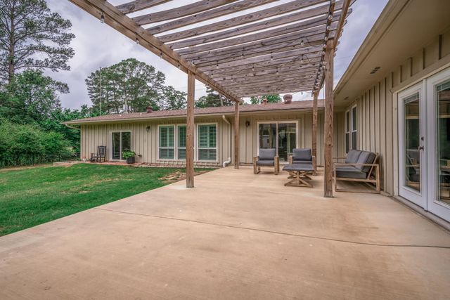 1200 Azalea Dr, Longview, TX 75605