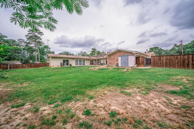 1200 Azalea Dr, Longview, TX 75605