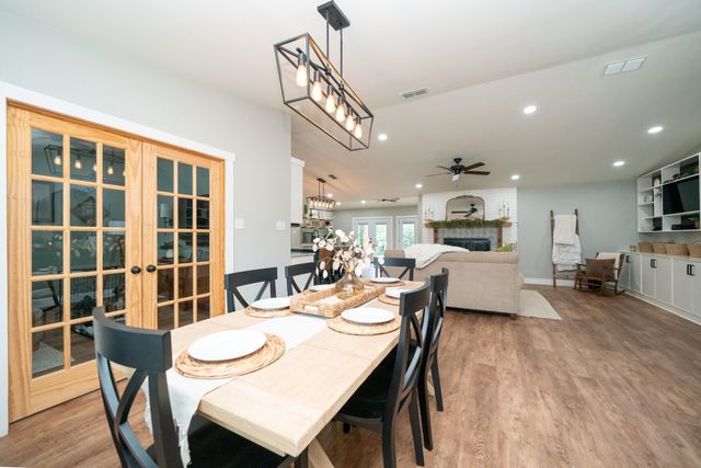 1200 Azalea Dr, Longview, TX 75605