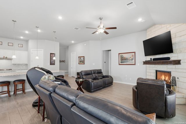 106 Branson Falls, Boerne, TX 78006