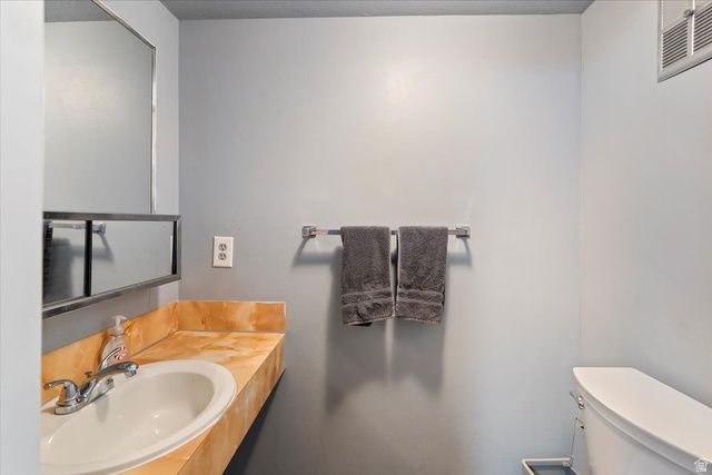 1916 E 5625 S, South Ogden, UT 84403