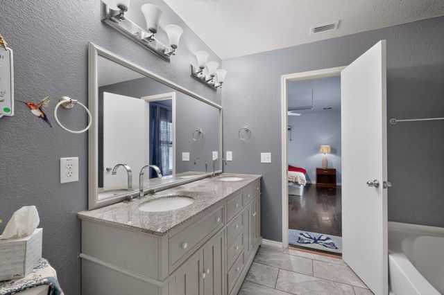 1333 Lauren Drive, Burleson, TX 76028