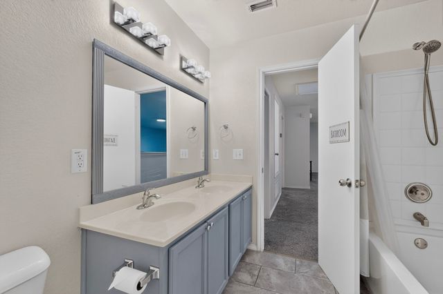 1333 Lauren Drive, Burleson, TX 76028