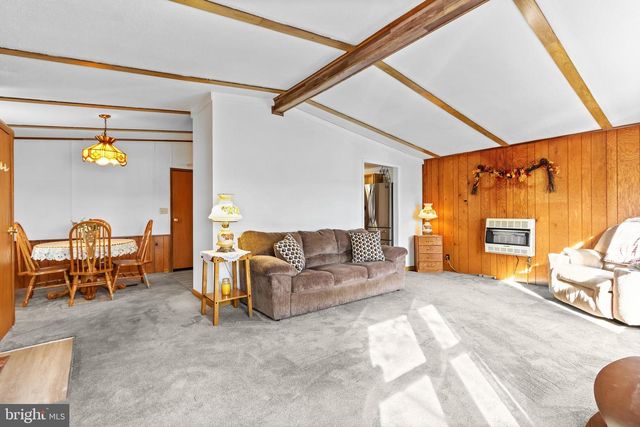 2 HICKORY HILLS DR, Bath, PA 18014