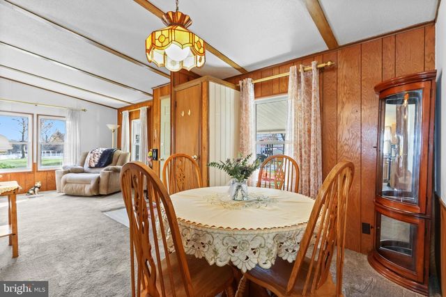 2 HICKORY HILLS DR, Bath, PA 18014