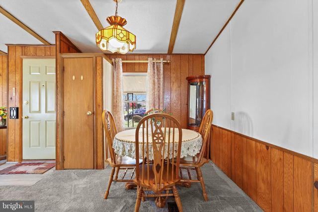 2 HICKORY HILLS DR, Bath, PA 18014