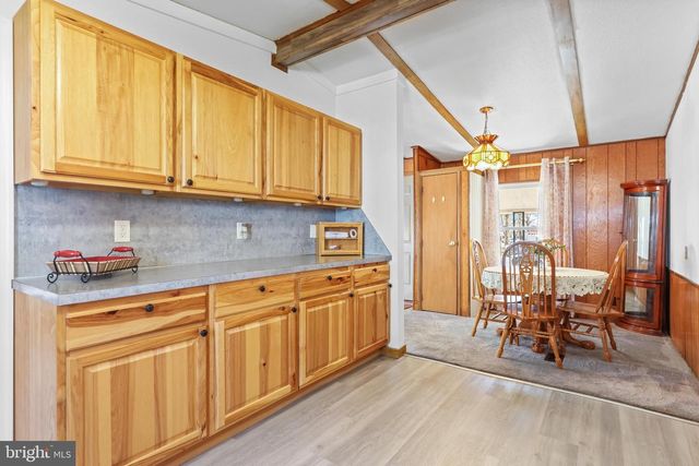 2 HICKORY HILLS DR, Bath, PA 18014