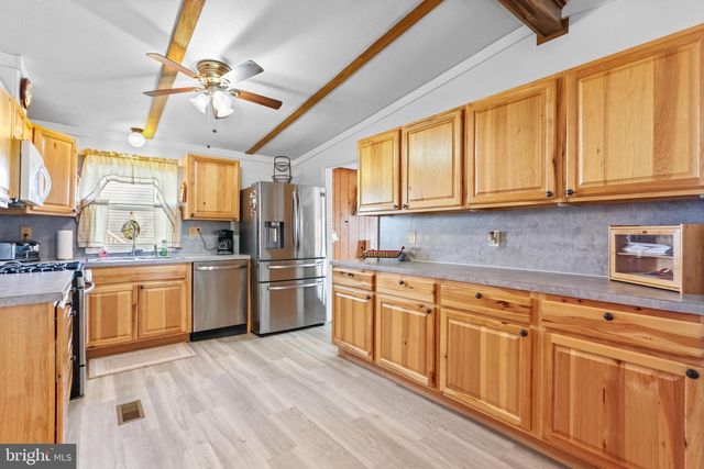 2 HICKORY HILLS DR, Bath, PA 18014