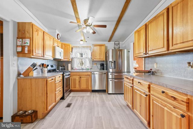 2 HICKORY HILLS DR, Bath, PA 18014