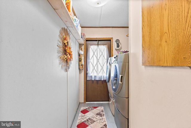 2 HICKORY HILLS DR, Bath, PA 18014