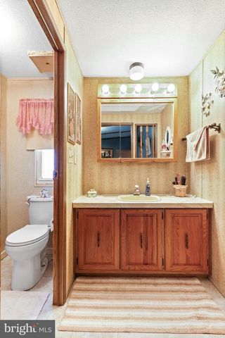 2 HICKORY HILLS DR, Bath, PA 18014