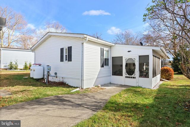 2 HICKORY HILLS DR, Bath, PA 18014
