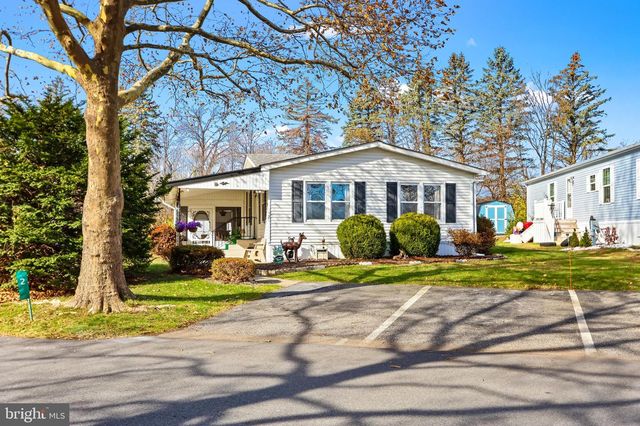 2 HICKORY HILLS DR, Bath, PA 18014